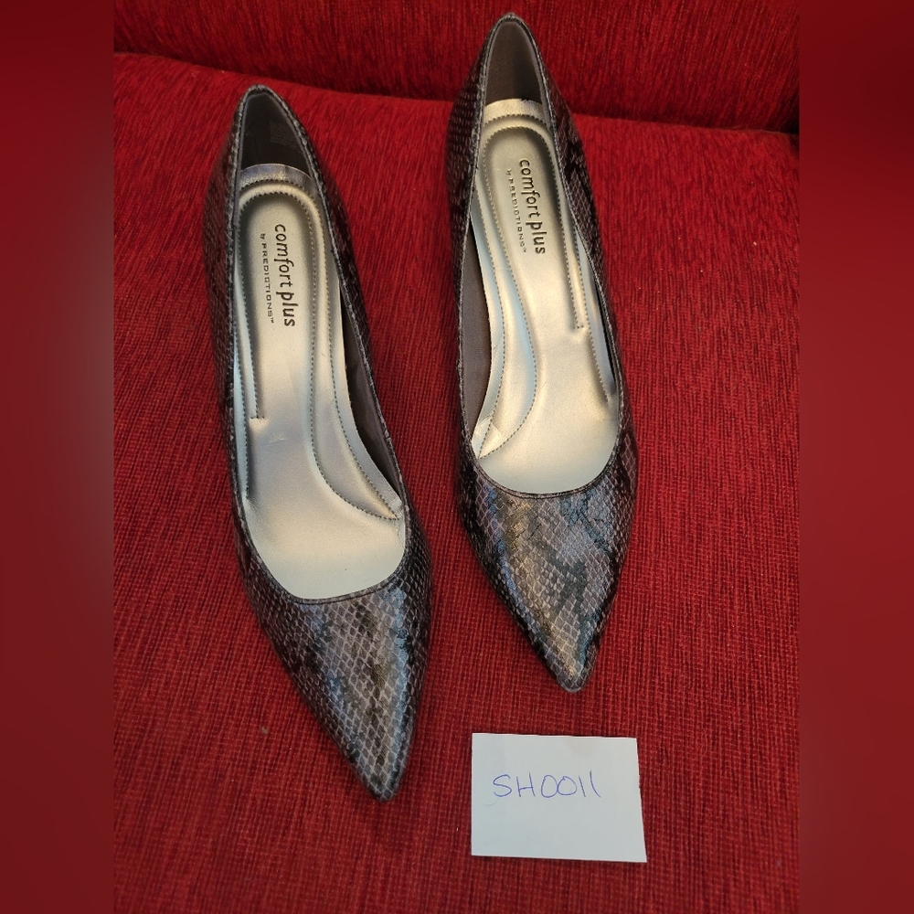 Snakeskin embossed Comfort Plus heels size 8.5 or 40.5